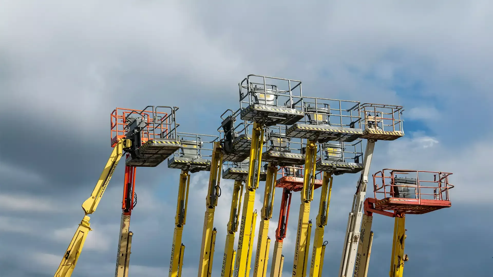 Alquiler de plataformas elevadoras y equipos de manutención y manipulación